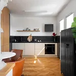 Classic Top-floor In The Historic Center With Views