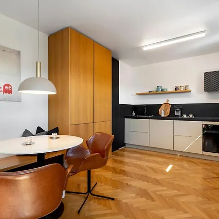 דירה Classic Top-floor In The Historic Center With Views *