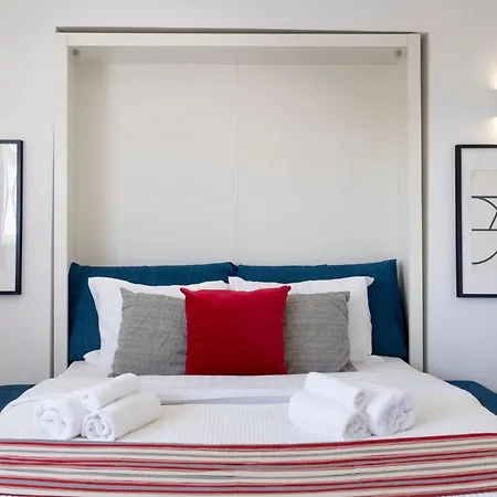 Classic Top-floor In The Historic Center With Views