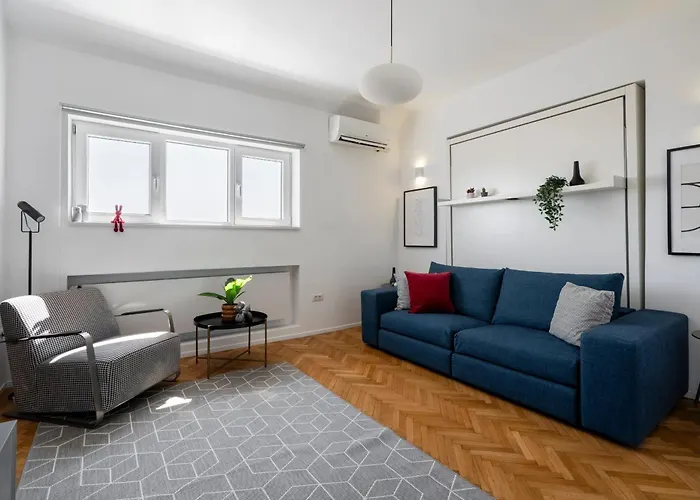 Classic Top-floor In The Historic Center With Views