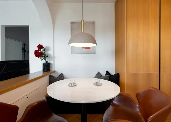 Апартаменти Classic Top-floor In The Historic Center With Views Бухарест