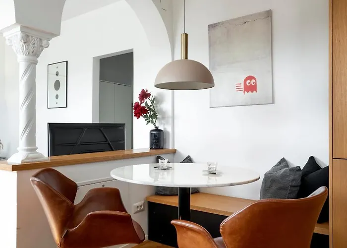 Classic Top-floor In The Historic Center With Views *