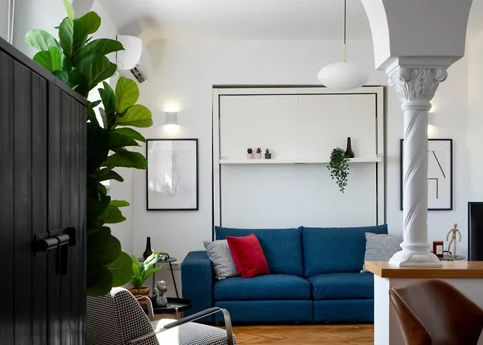 Classic Top-floor In The Historic Center With Views Апартаменти *