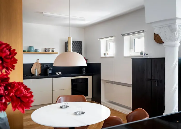 Classic Top-floor In The Historic Center With Views