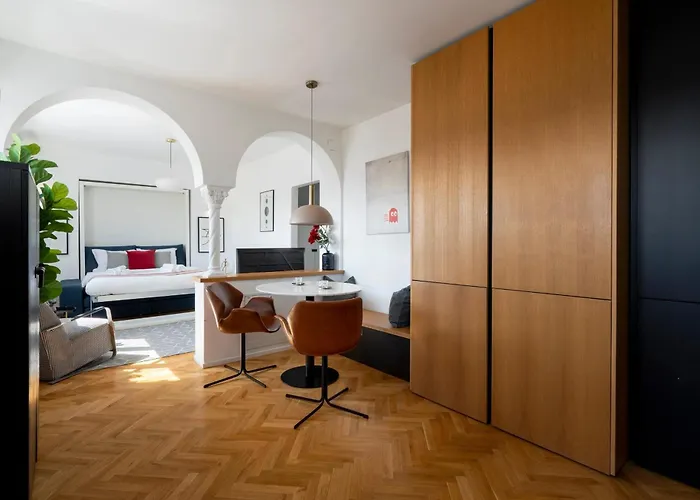 Classic Top-floor In The Historic Center With Views *