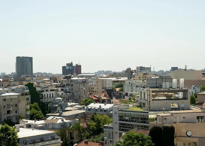 Апартаменти Classic Top-floor In The Historic Center With Views Бухарест