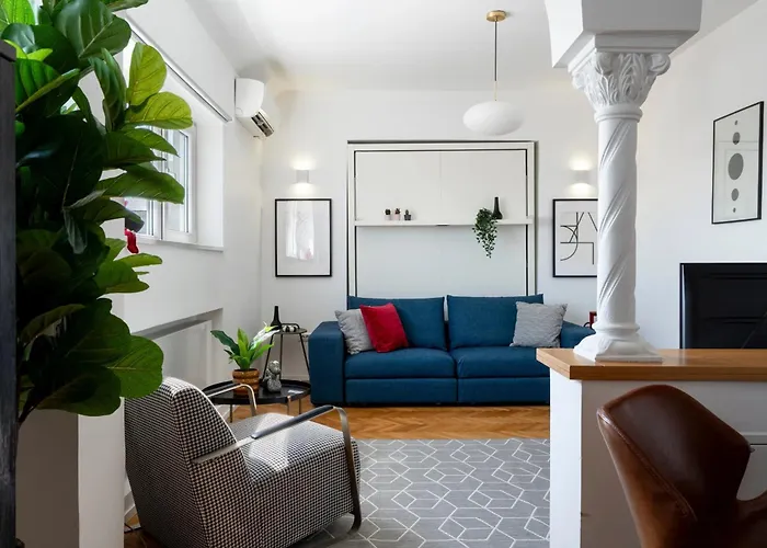 Classic Top-floor In The Historic Center With Views