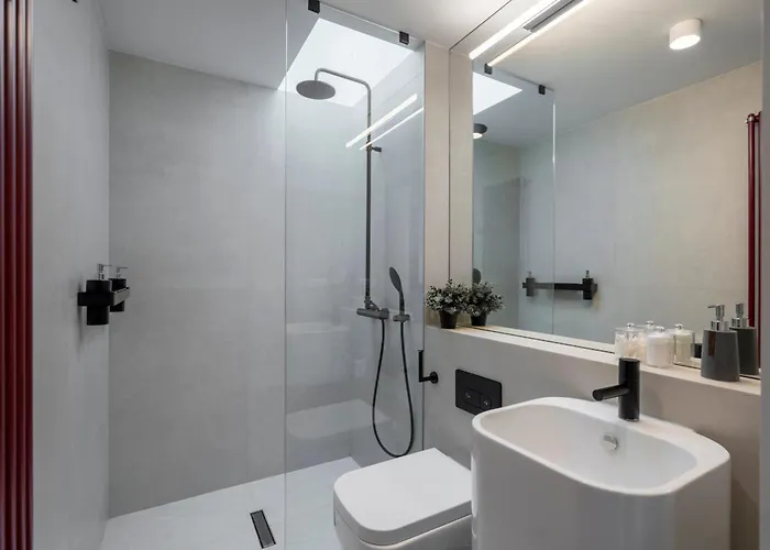 Classic Top-floor In The Historic Center With Views *