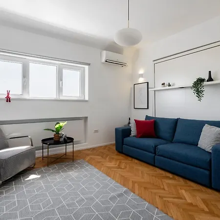 Classic Top-floor In The Historic Center With Views