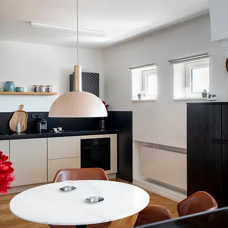 Classic Top-floor In The Historic Center With Views