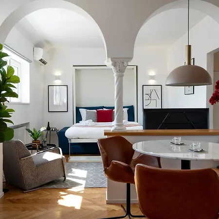 Classic Top-floor In The Historic Center With Views شقة *