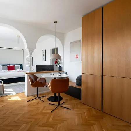 Classic Top-floor In The Historic Center With Views *