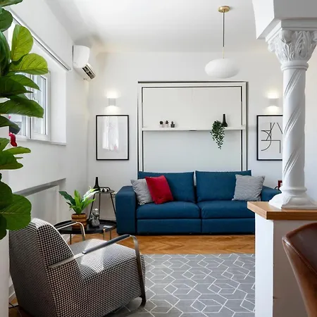 Classic Top-floor In The Historic Center With Views