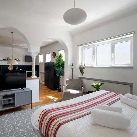 Classic Top-floor In The Historic Center With Views شقة *