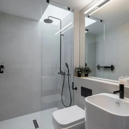 Classic Top-floor In The Historic Center With Views *