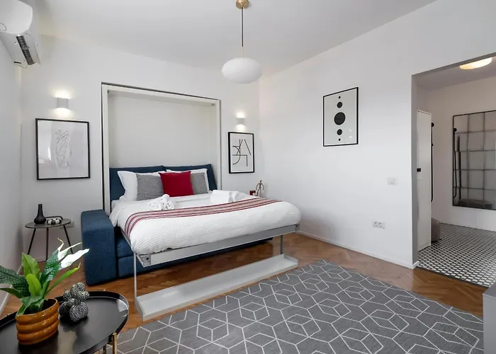 Classic Top-floor In The Historic Center With Views Bukareszt