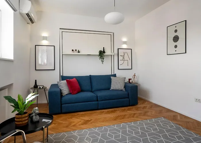 דירה Classic Top-floor In The Historic Center With Views *
